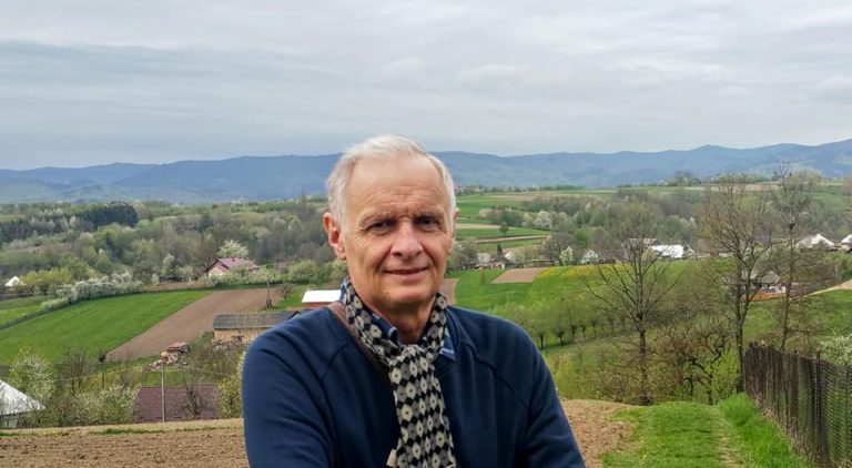 Un sucevean a fost declarat poetul internațional al săptămânii de către revista britanică „The Poet” Un sucevean a fost declarat poetul internațional al săptămânii de către revista britanică „The Poet”