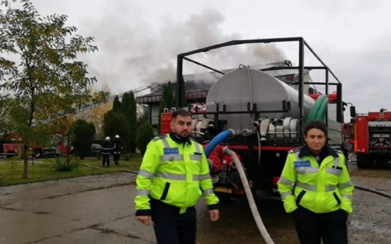 Doi polițiști, sancționați fiindcă nu purtau mască atunci când îi amendau pe cei fără mască! Doi polițiști, sancționați fiindcă nu purtau mască atunci când îi amendau pe cei fără mască!