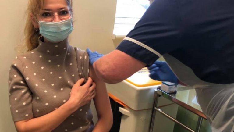 Mesajul unui medic român care s-a vaccinat anti-Covid în Marea Britanie
