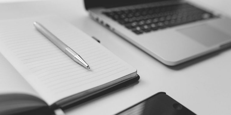 Un profesor a intrat la orele online doar în lenjerie intimă! Un profesor a intrat la orele online doar în lenjerie intimă!