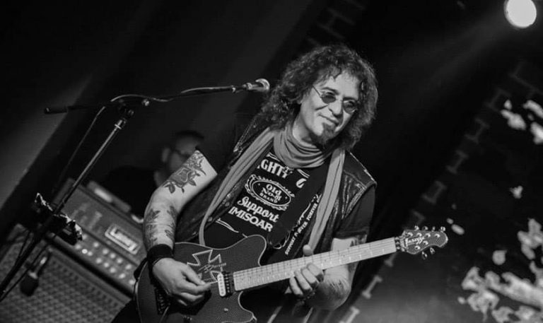 Adi Bărar, liderul trupei Cargo, a murit! Acesta a fost infectat cu COVID-19 Adi Bărar, liderul trupei Cargo, a murit! Acesta a fost infectat cu COVID-19