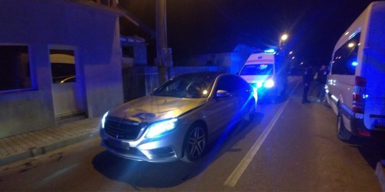 Femeie din Fălticeni, ucisă de o mașină de lux pe trecerea de pietoni Femeie din Fălticeni, ucisă de o mașină de lux pe trecerea de pietoni